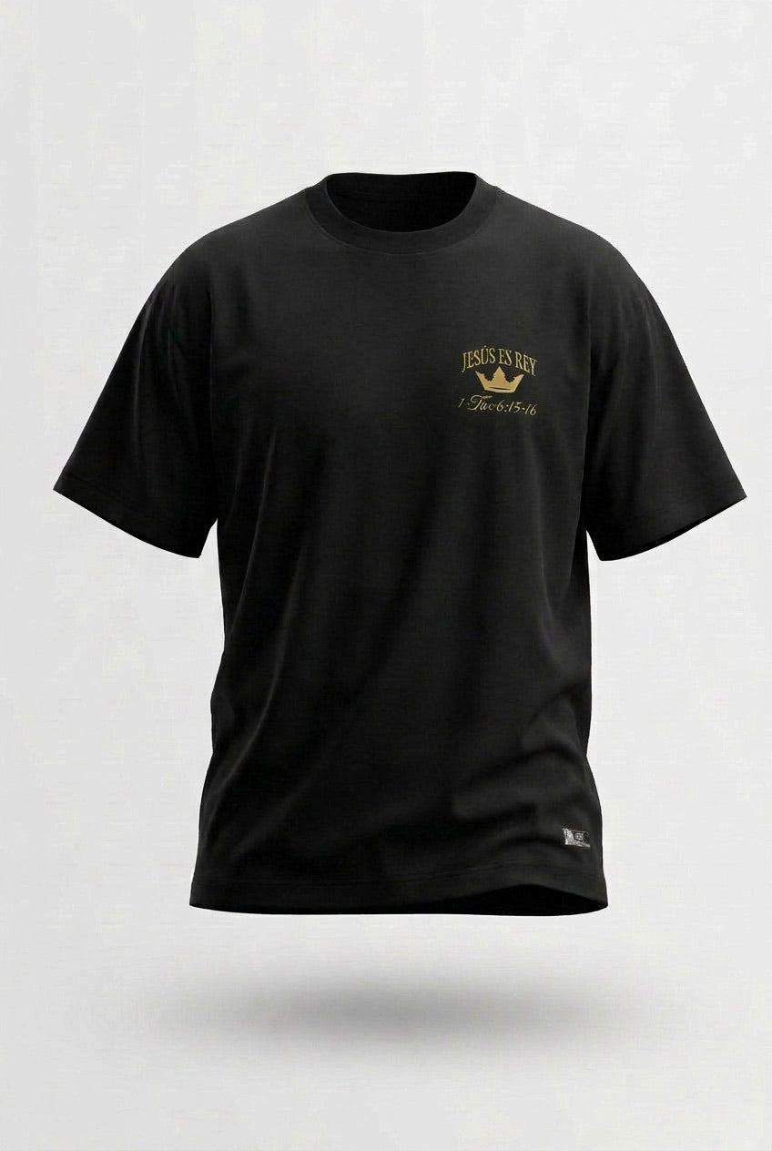 CAMISETA OVERSIZE NEGRA JESUS IS KING LETRA DORADA