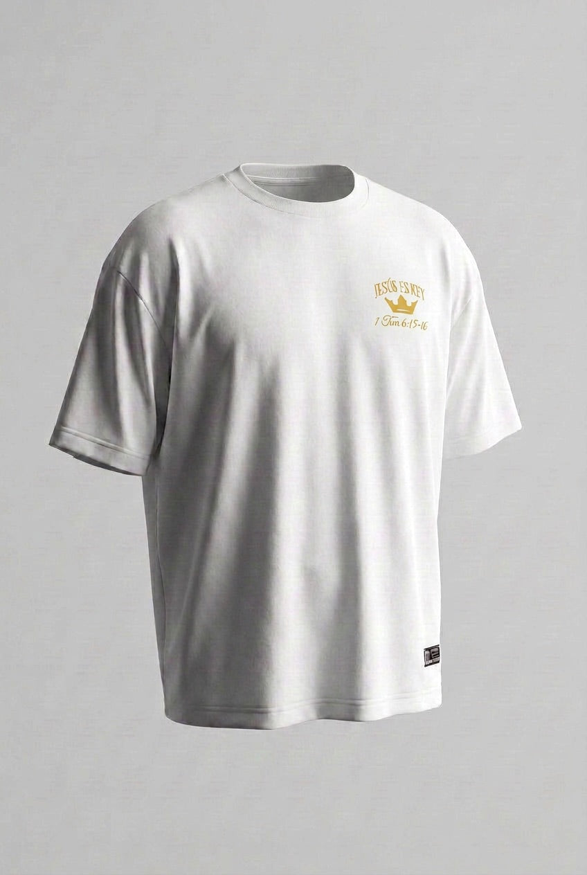 CAMISETA OVERSIZE BLANCA JESUS IS KING LETRA DORADO