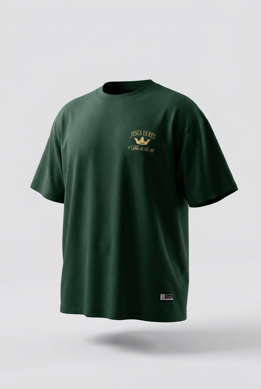 CAMISETA OVERSIZE VERDE JESUS IS KING LETRA DORADA