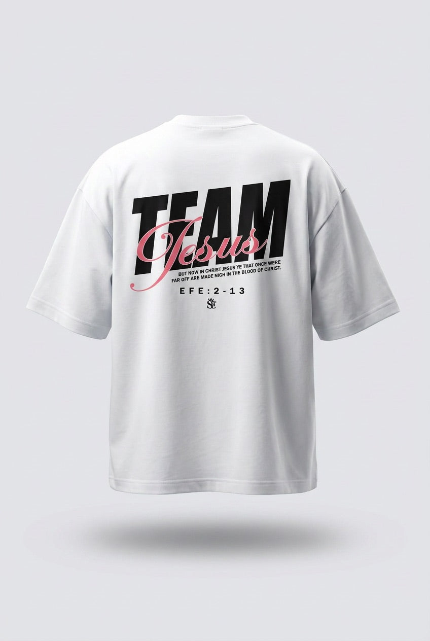 CAMISETA OVERSIZE BLANCA TEAM JESUS LETRA ROSADA