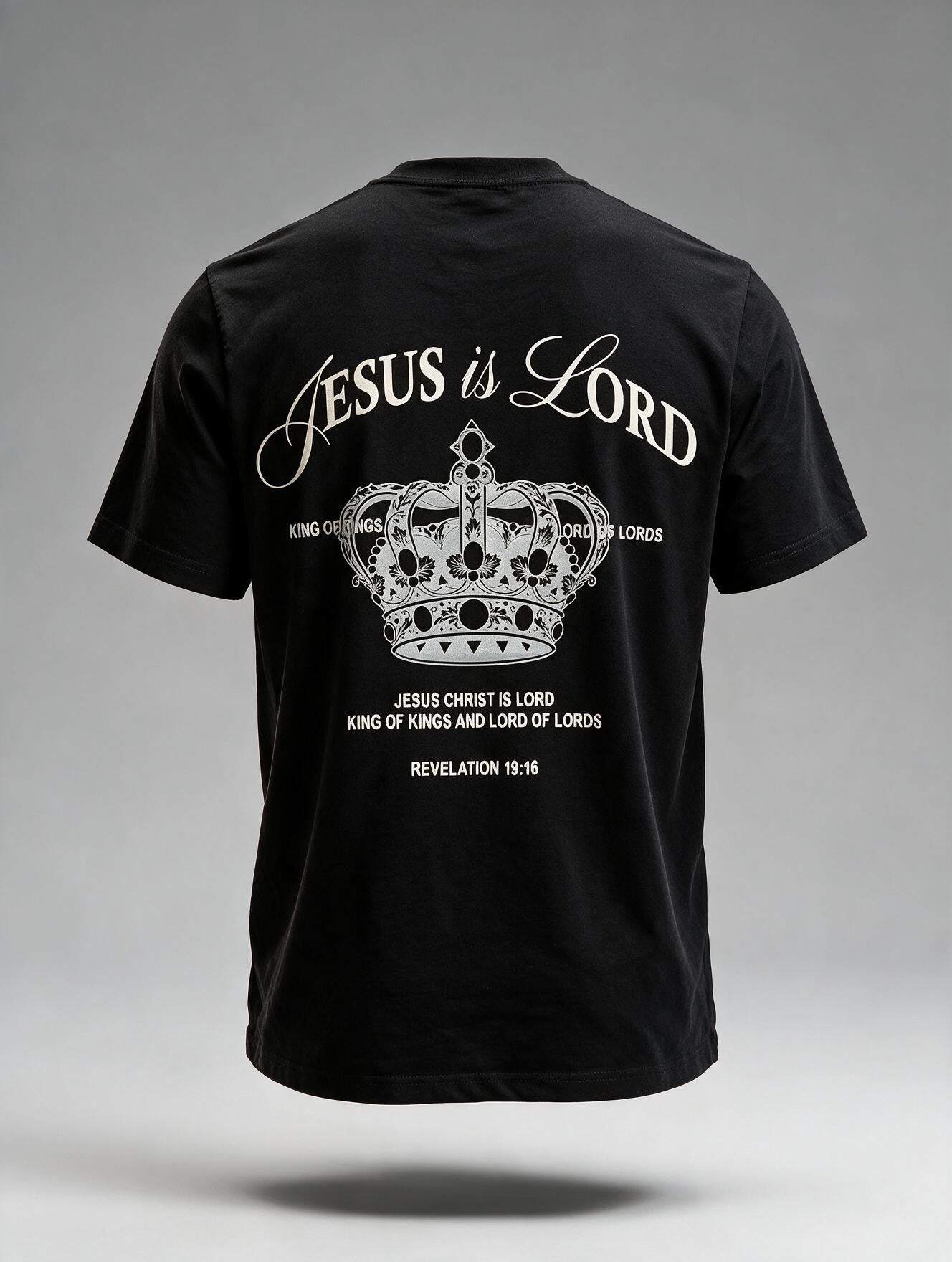 CAMISETA REGULAR UNISEX NEGRA JESUS IS LORD