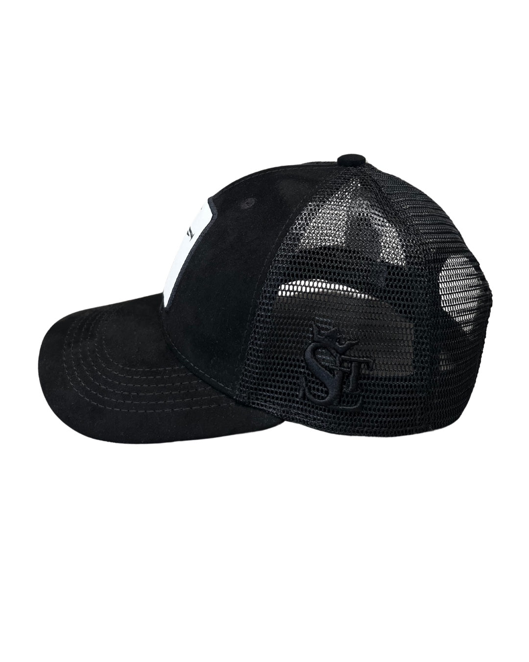Gorra negra clavos